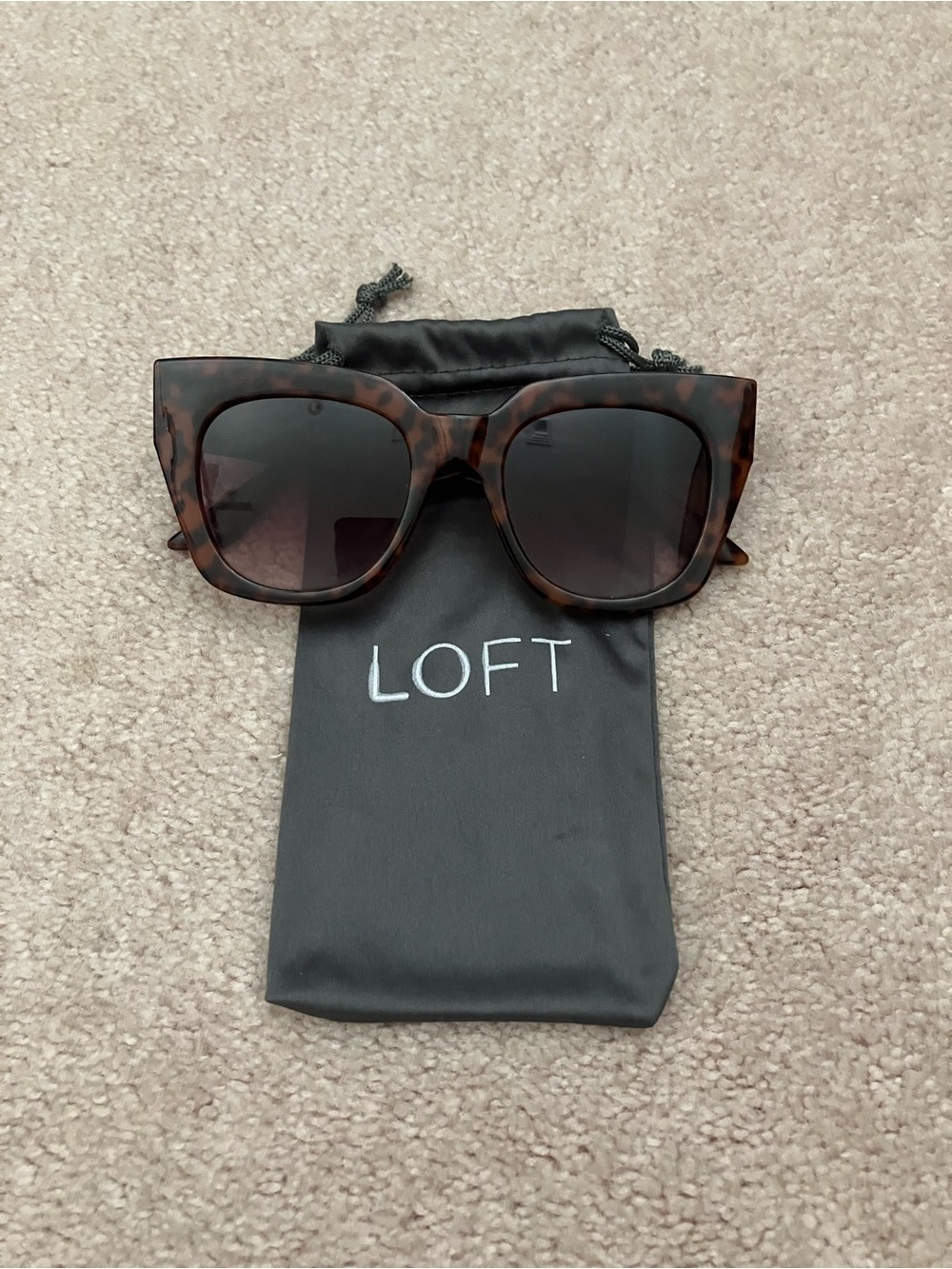 Loft Brown Tortoise Shell Cat Eye Oversized Sunglasses with Drawstring Pouch - Picture 4 of 4